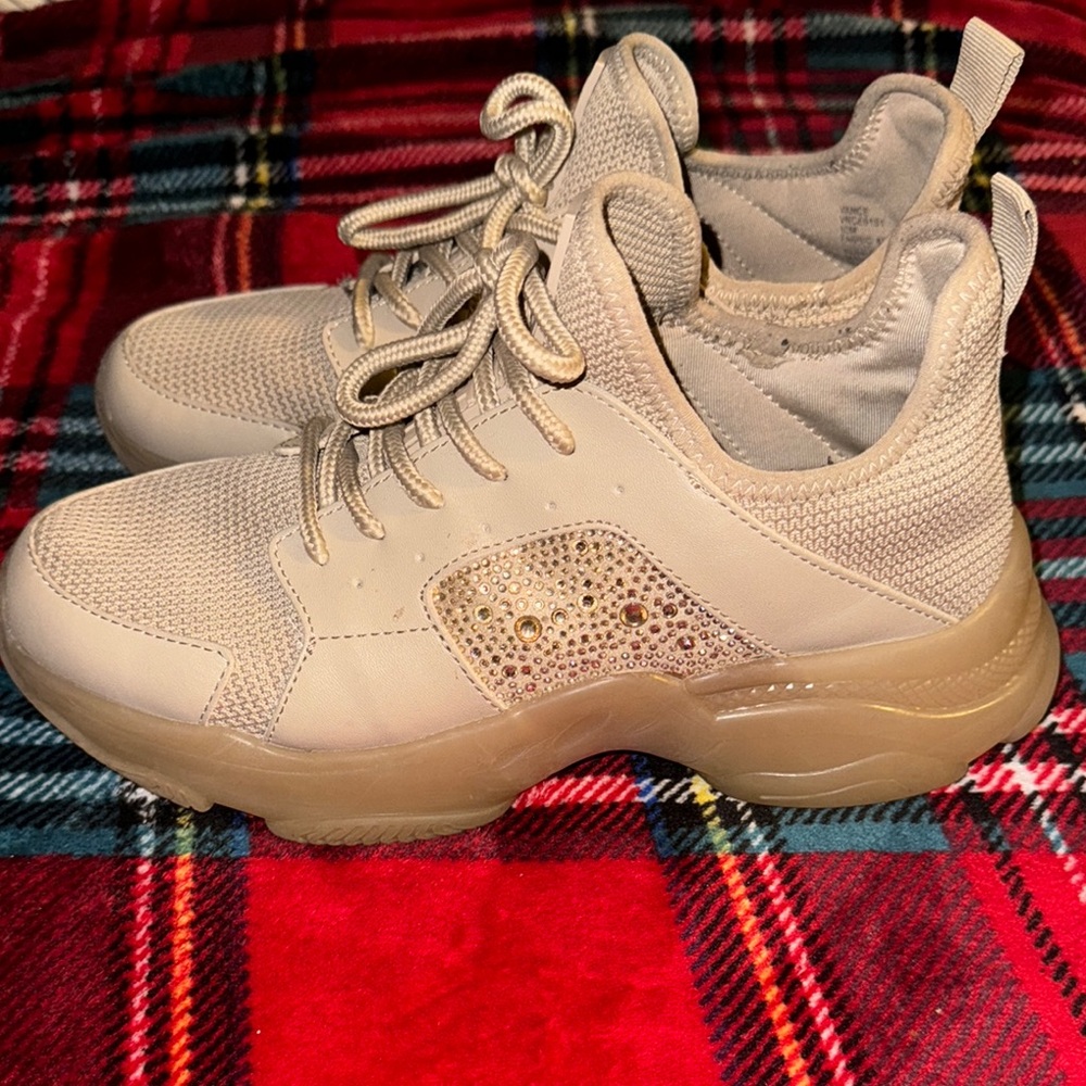 Steve Madden Tan Sneakers Knit Upper Minimalist Design
